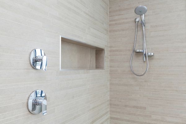 Qu'est-ce qu'une niche de douche ?